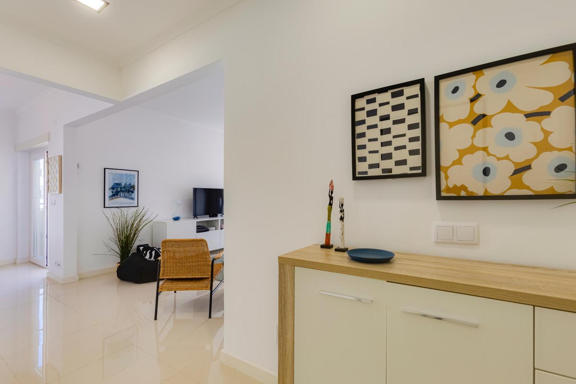 Charming 3 Bedroom Close To Historic Center-lagos Apartment *