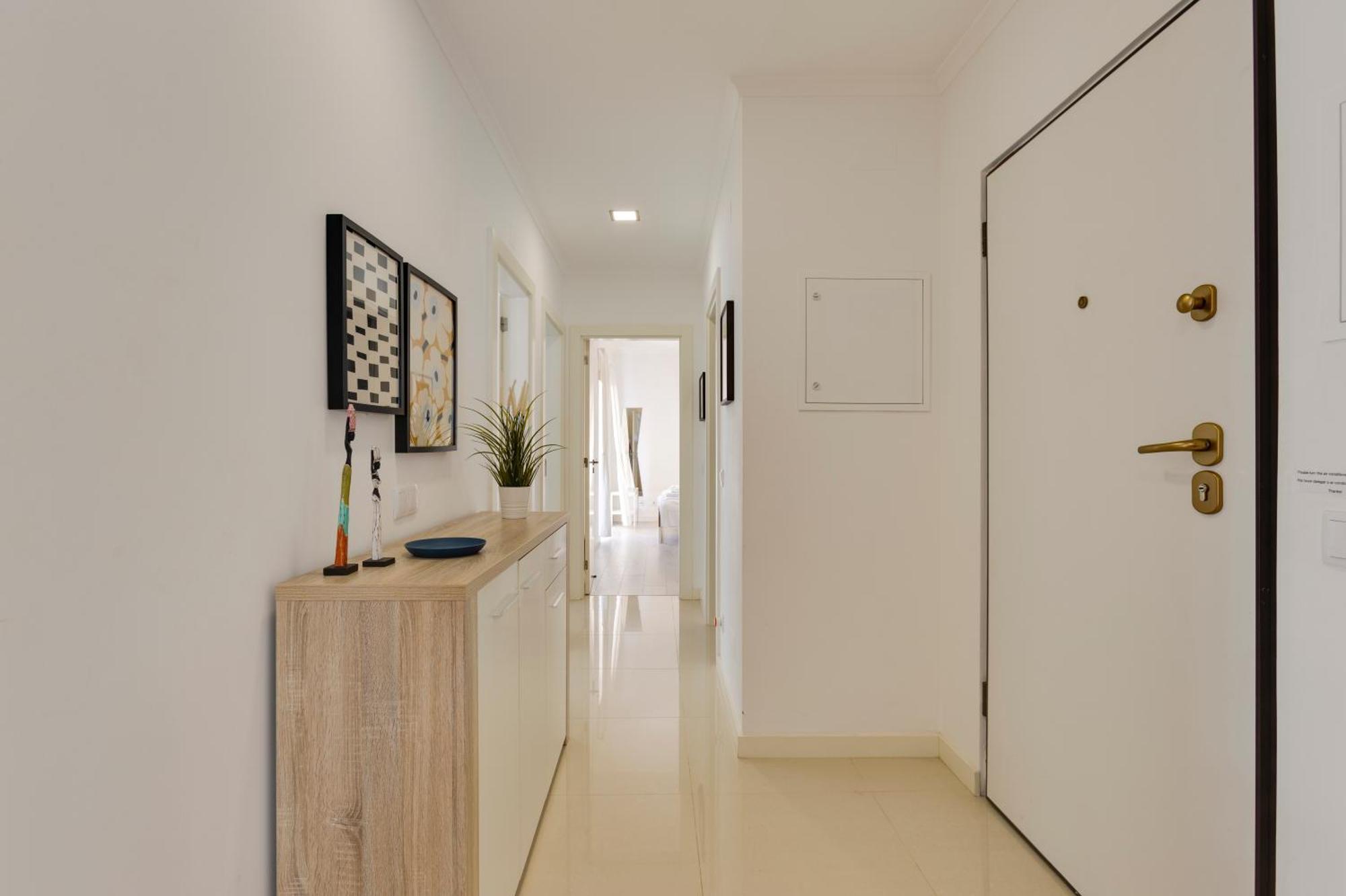 Charming 3 Bedroom Close To Historic Center-lagos *