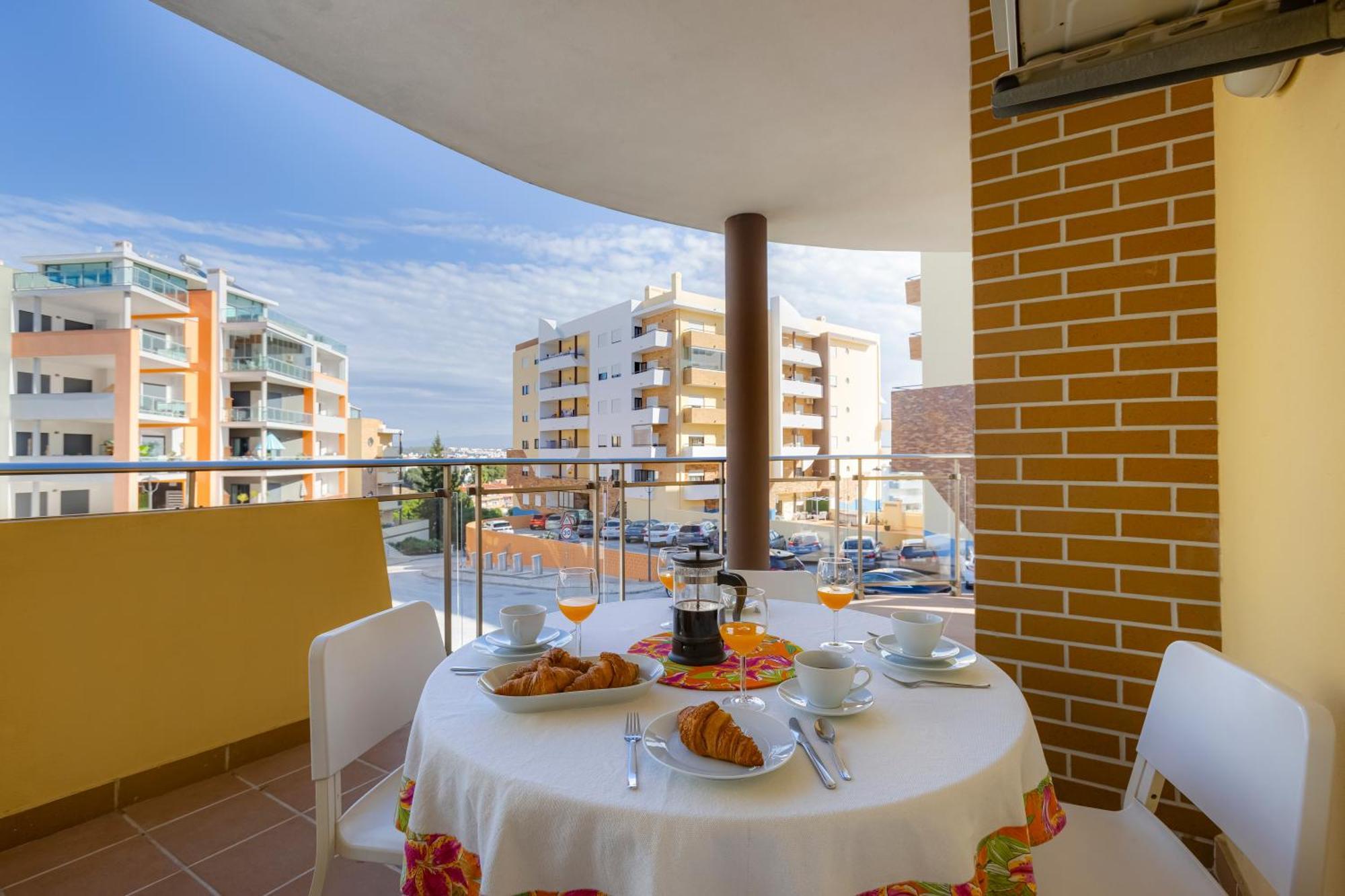 Charming 3 Bedroom Close To Historic Center-lagos